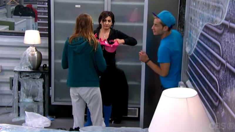 BB16_Ep26_VictoriaCutsthePinkHat