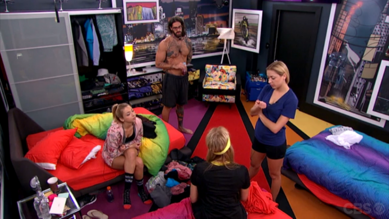 BB17_Ep30_VanessaReunitesTheGroup